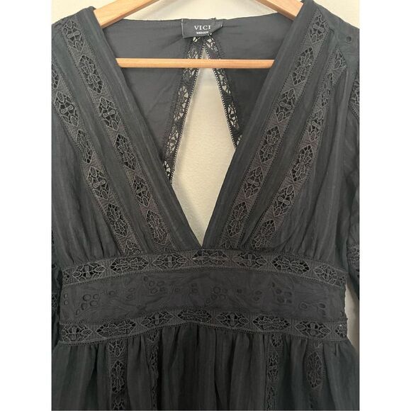 Vici‎ Black Long Sleeve V-Neck Open Back Dress - Picture 5 of 7